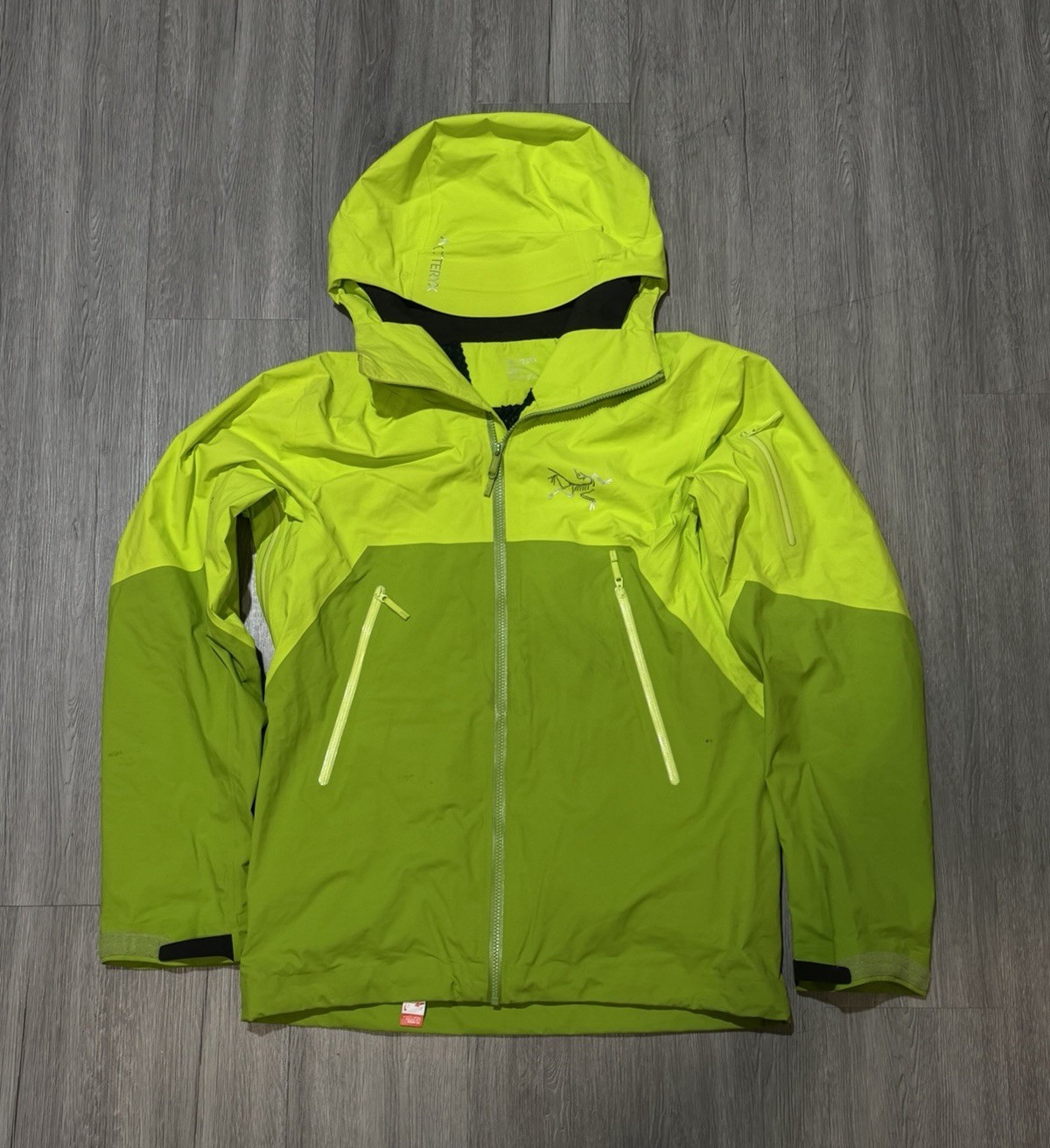 Arc’teryx Men’s Hooded Full Zip Shell Jacket Green Colorblock Regular M