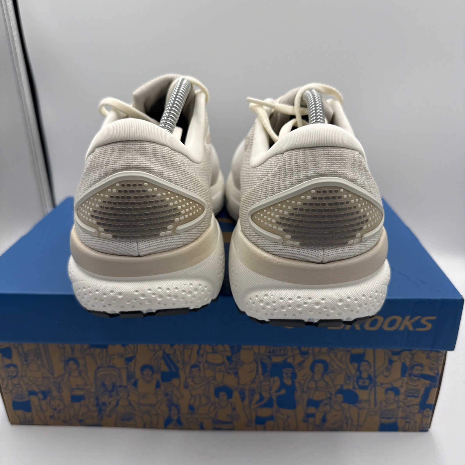 Brooks Ghost 16 “Coconut / Forged Iron” – Size 11 (110418-1D-164) NiB Neutral