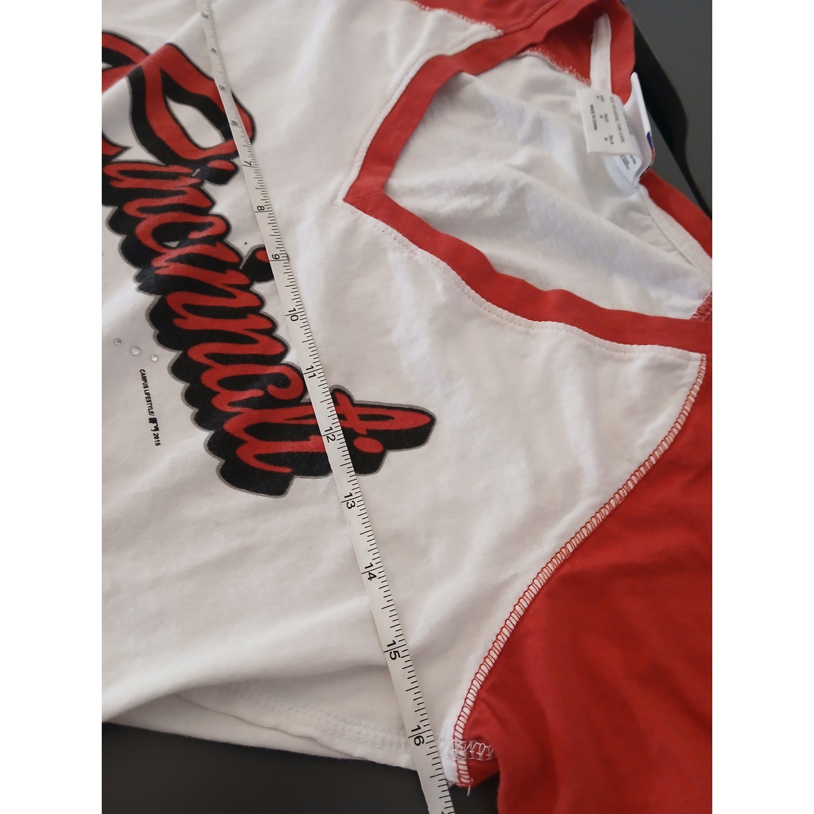 Campus Lifestyle Medium Cincinnati Reds V-Neck Raglan T-Shirt Rhinestone Womens