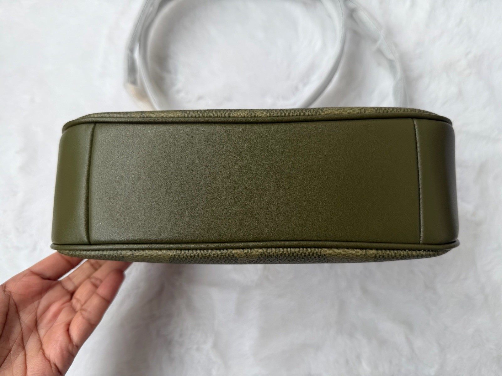 NWT Coach Teri Shoulder Bag CAL51 Olive Green Gold Hardware Signature
