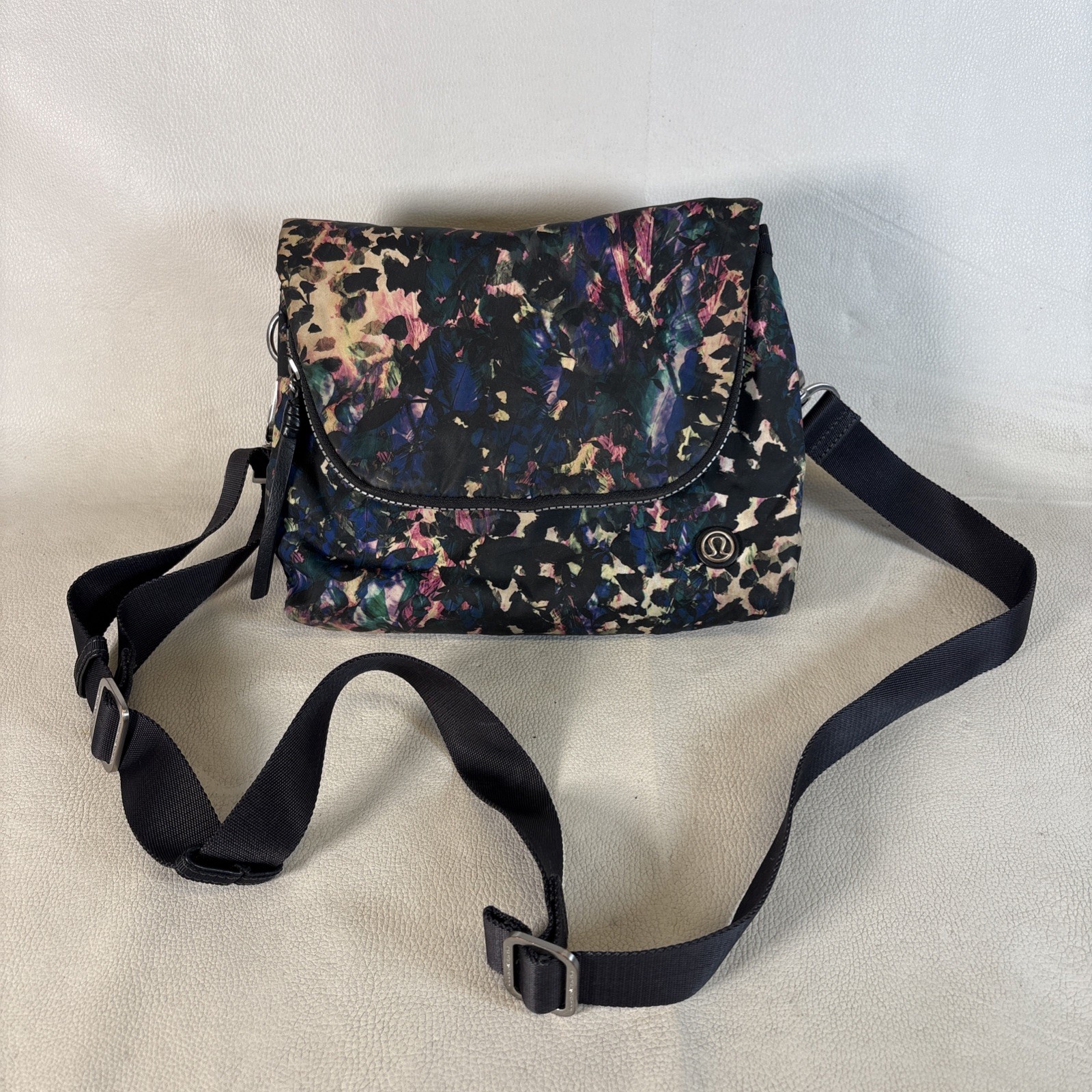 Lululemon Party Om Bag *Floral Backdrop Black Multi/Deep Coal*