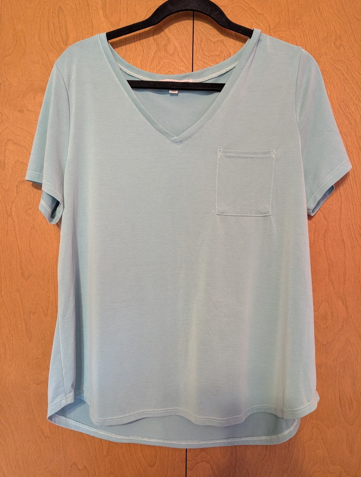 Green Envelope Women’s L Light AquaSolid V-Neck Short Sleeve Pocket T-Shirt