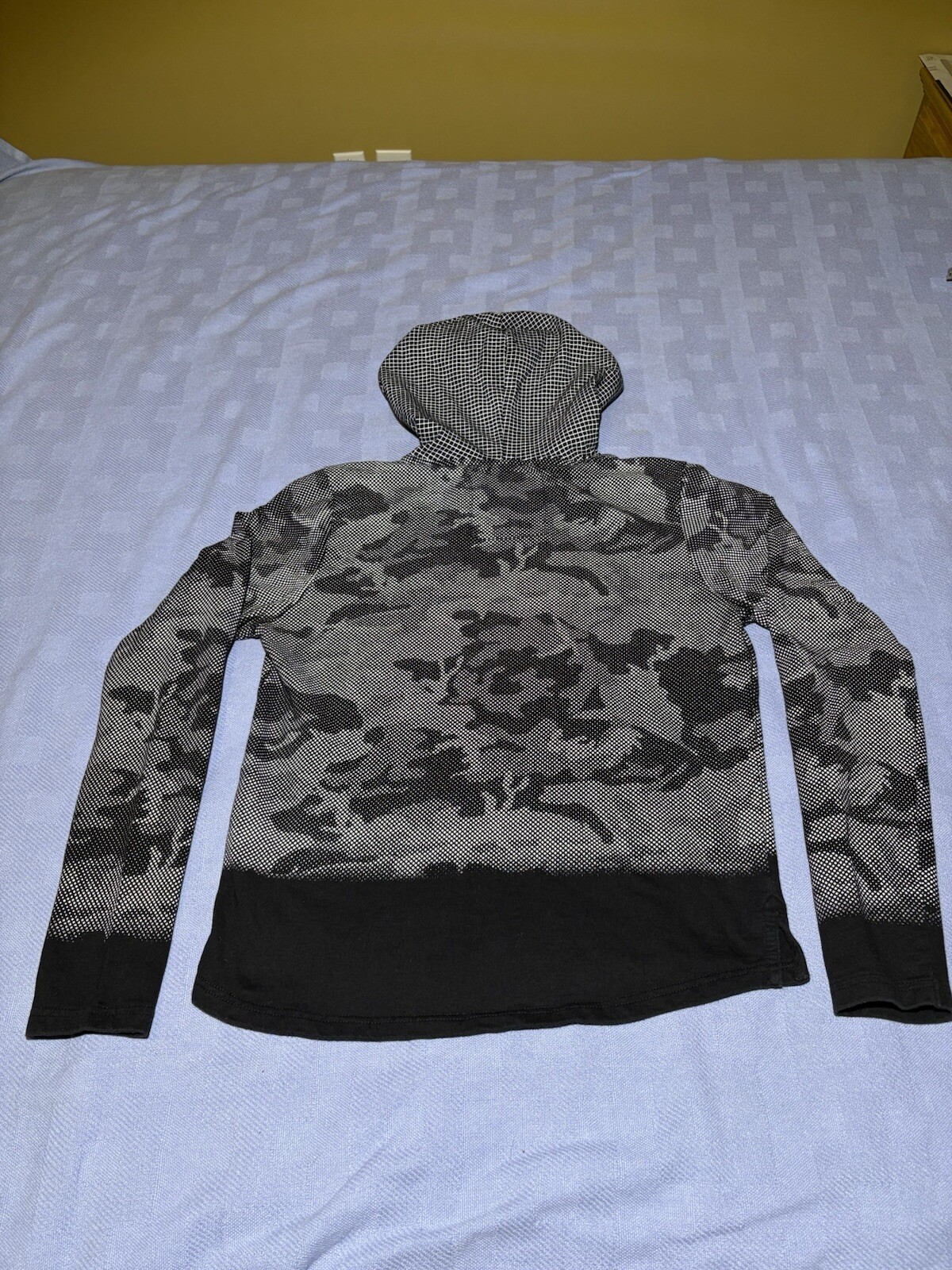 Superior Lifestyle New York Long Sleeved Hoodie Size Medium, No Draw String