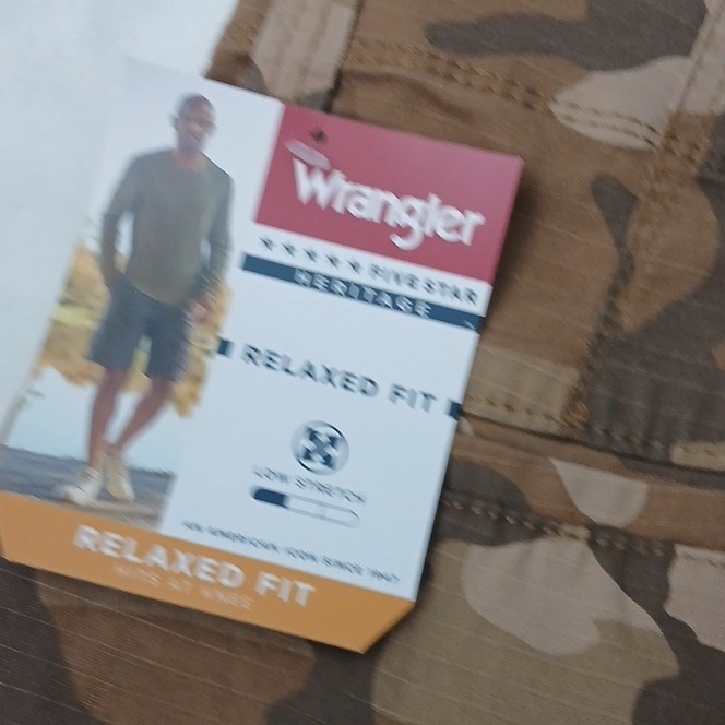 Wrangler Five Star Men’s Relaxed Fit Cargo Shorts Brown/Tan Camo 10″ Zip