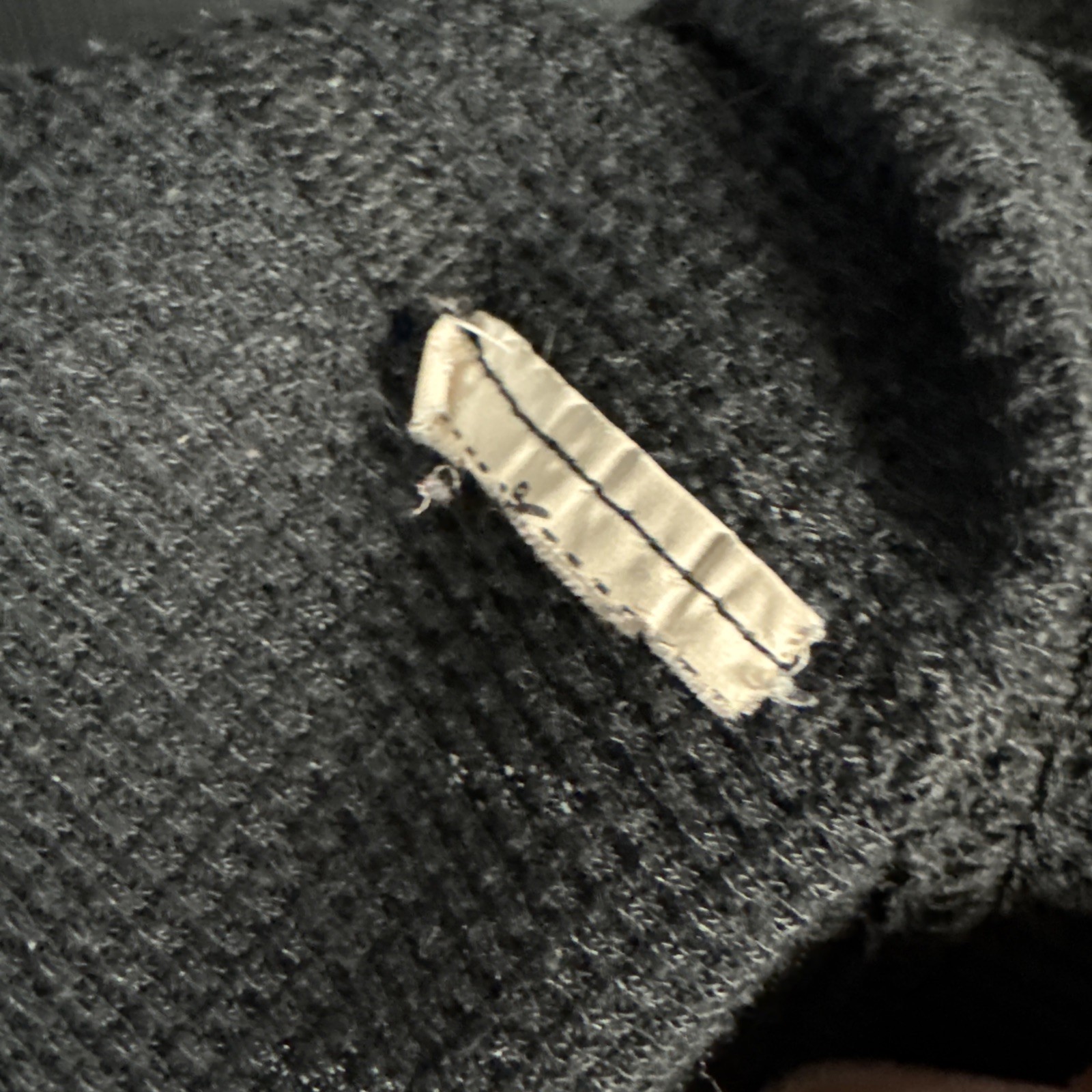 Under Armour Shirt Mens Medium Black Gray Fitted All Season Gear Waffle Knit