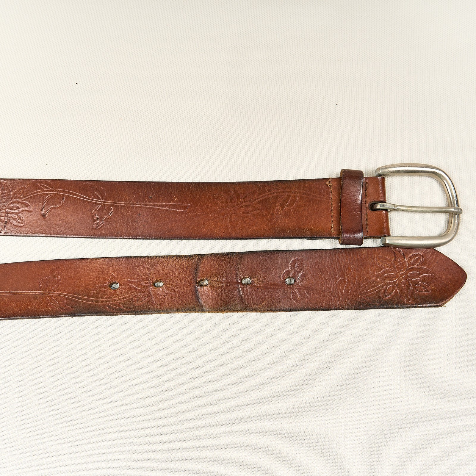 Brown Leather Belt Womens Sz M / 33 Nickel Buckle Floral Embossed 1.5″ Wide