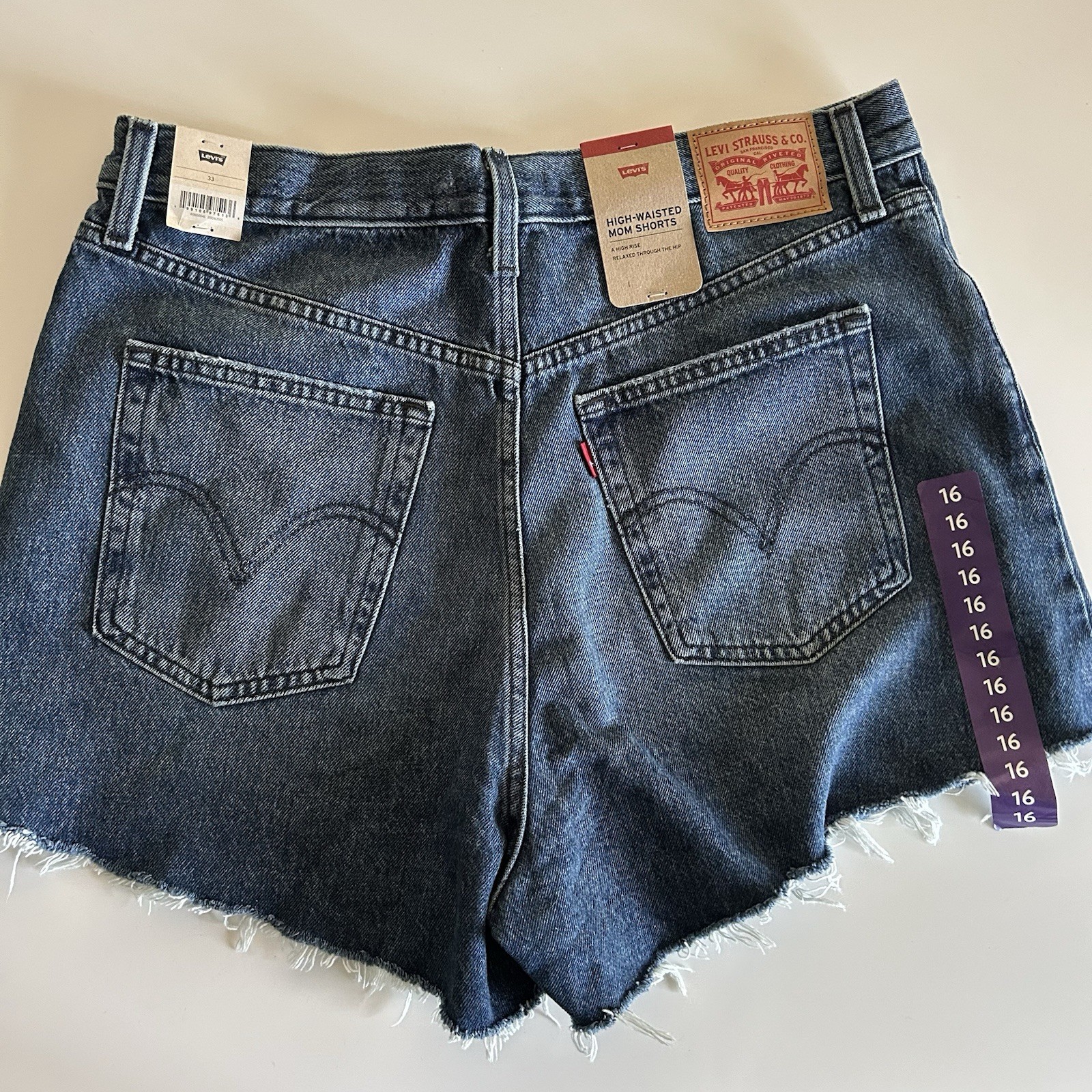 Levi’s Women’s High Waisted Mom Shorts 3.5” Size 16 in Medium Wash