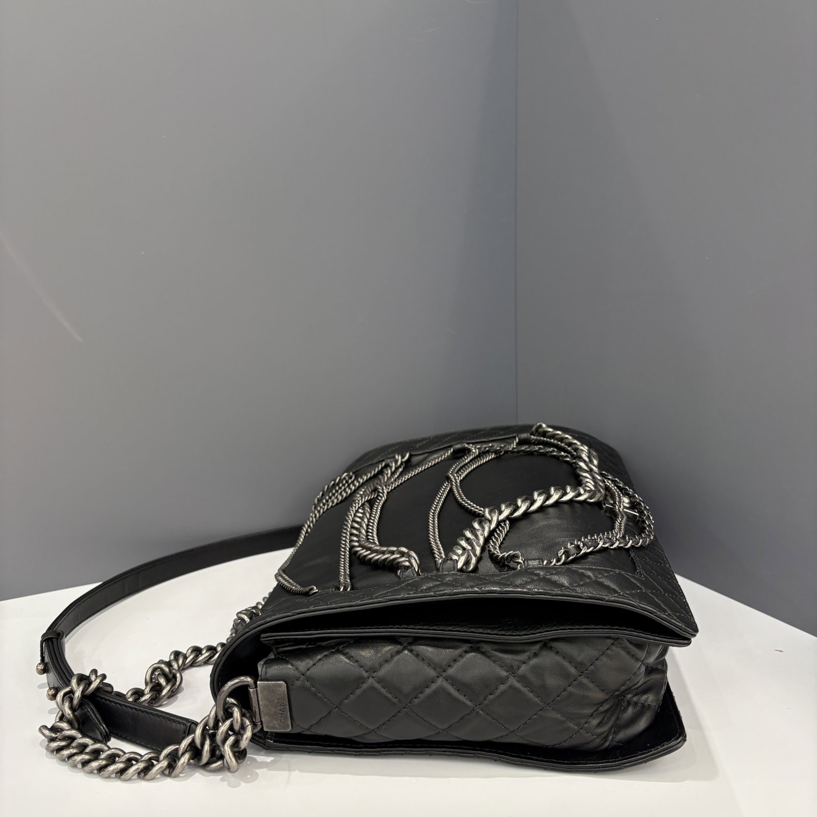 Chanel Enchained Boy Flap Black Calfskin (hs021026a2)