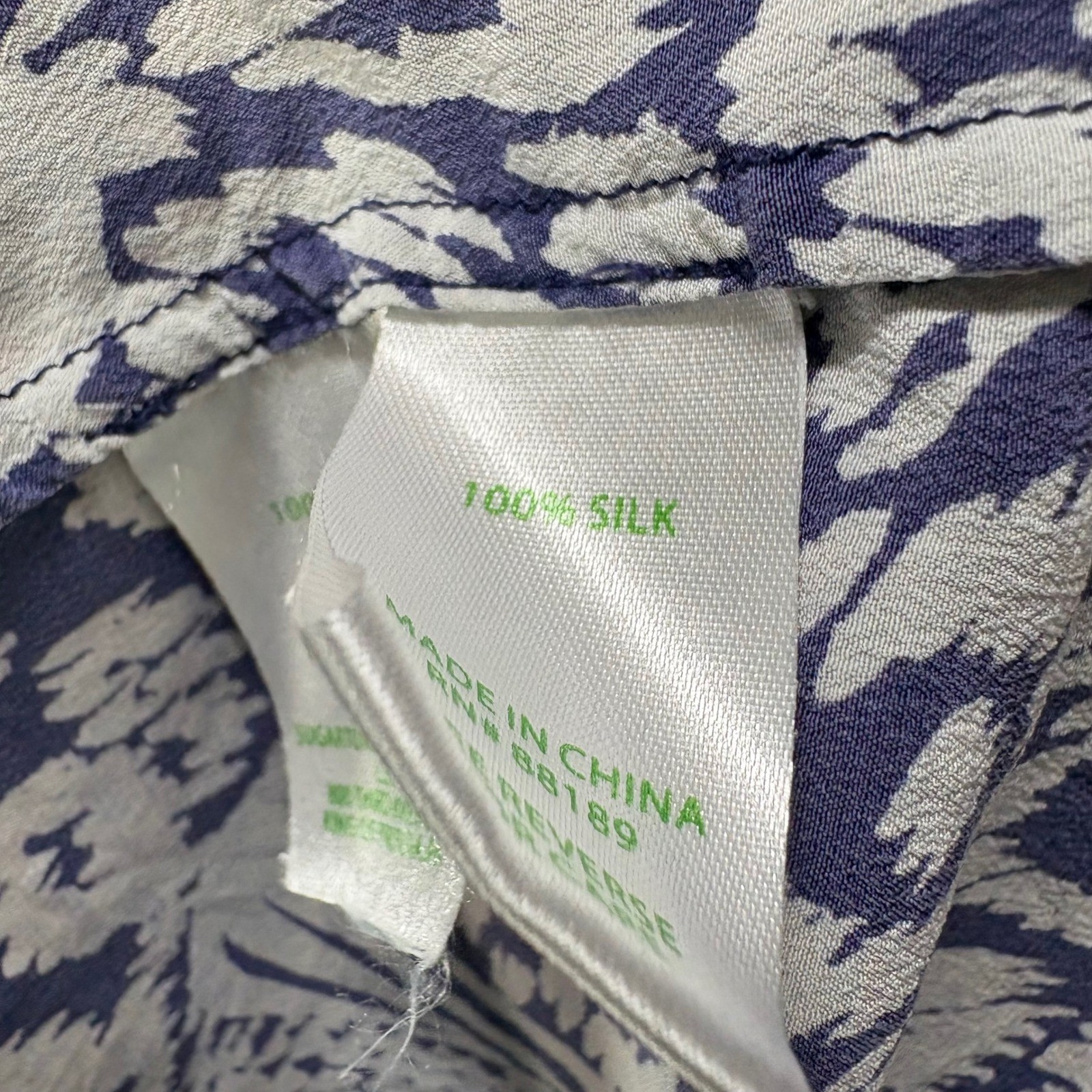 Lilly Pulitzer Elsa Blouse Top Womens XS 100% Silk Pineapple Party Navy White