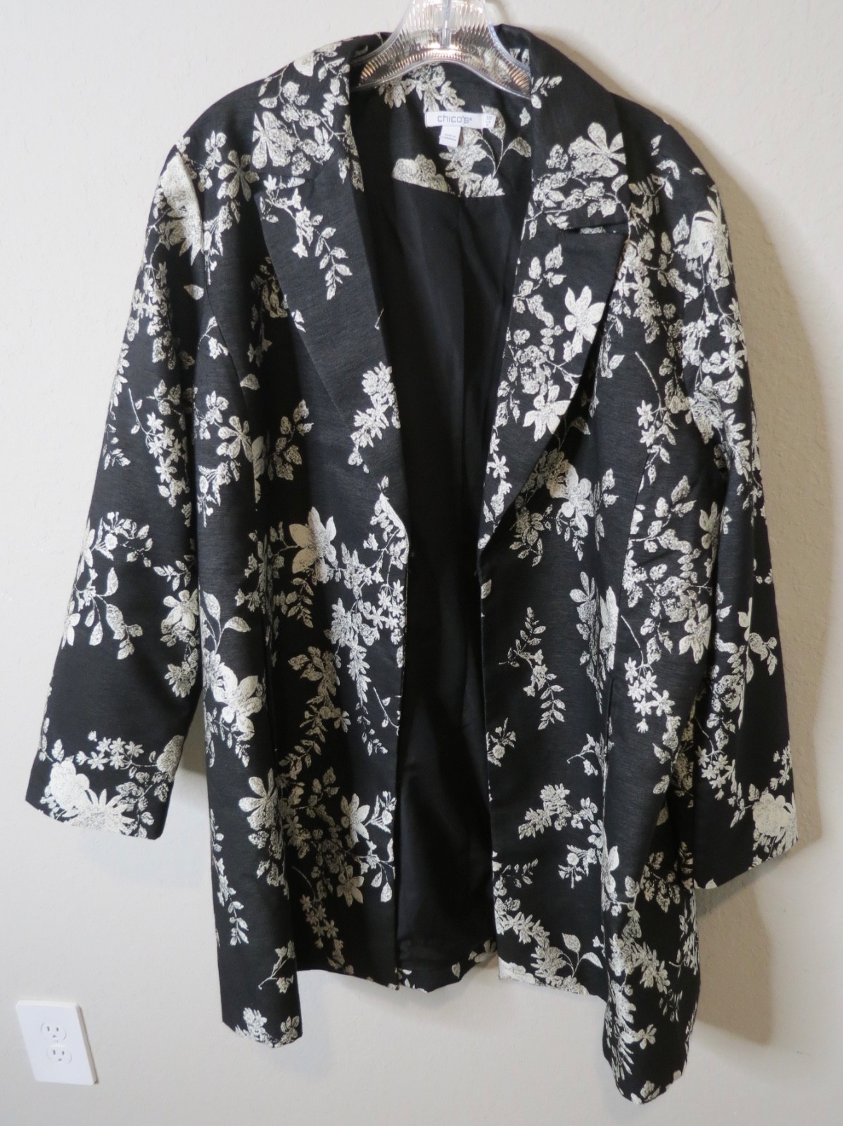 Chicos size 3.5 or 18 us Jacket Black & White nwot Lined Polyester nice
