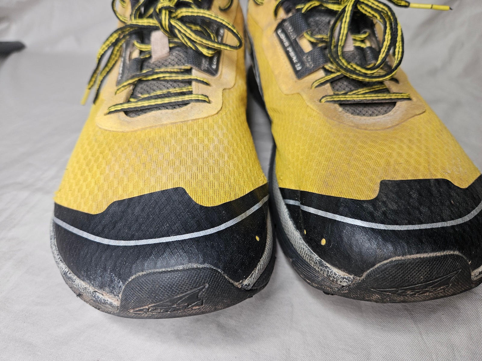 Altra Lone Peak 2.0 Trail Running Shoes Mens SZ 12 Yellow Black Walking Seakers