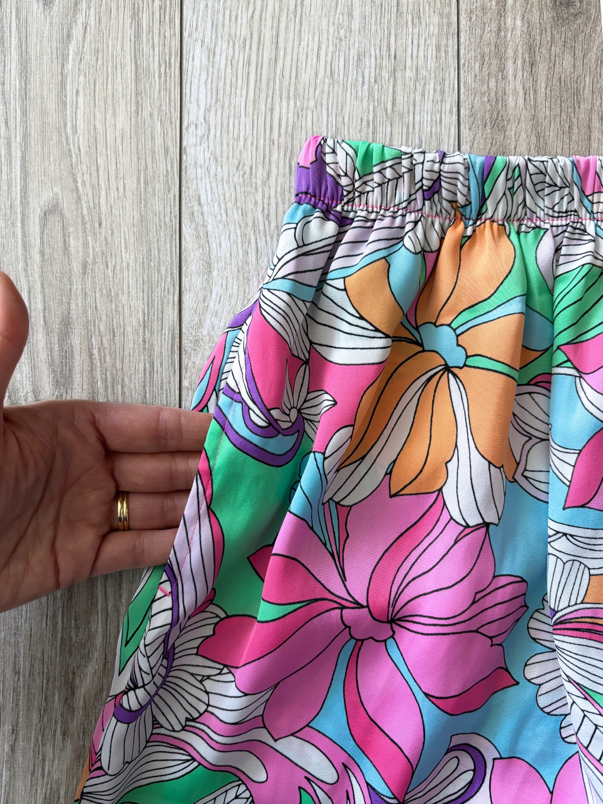 Van Winkle & Co Groovy Psychedelic Satin Sleep Shorts Womens Small Retro Floral