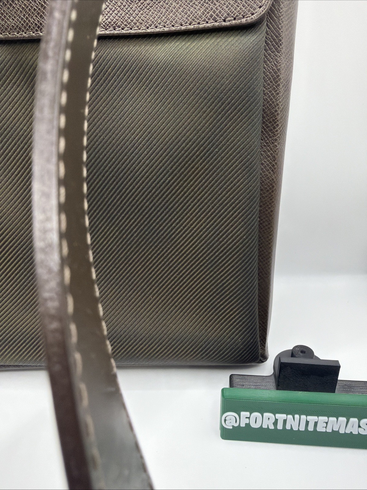 Louis Vuitton Men’s Bag – Satchel – Adjustable Strap – Vintage 8.5×11 Inches