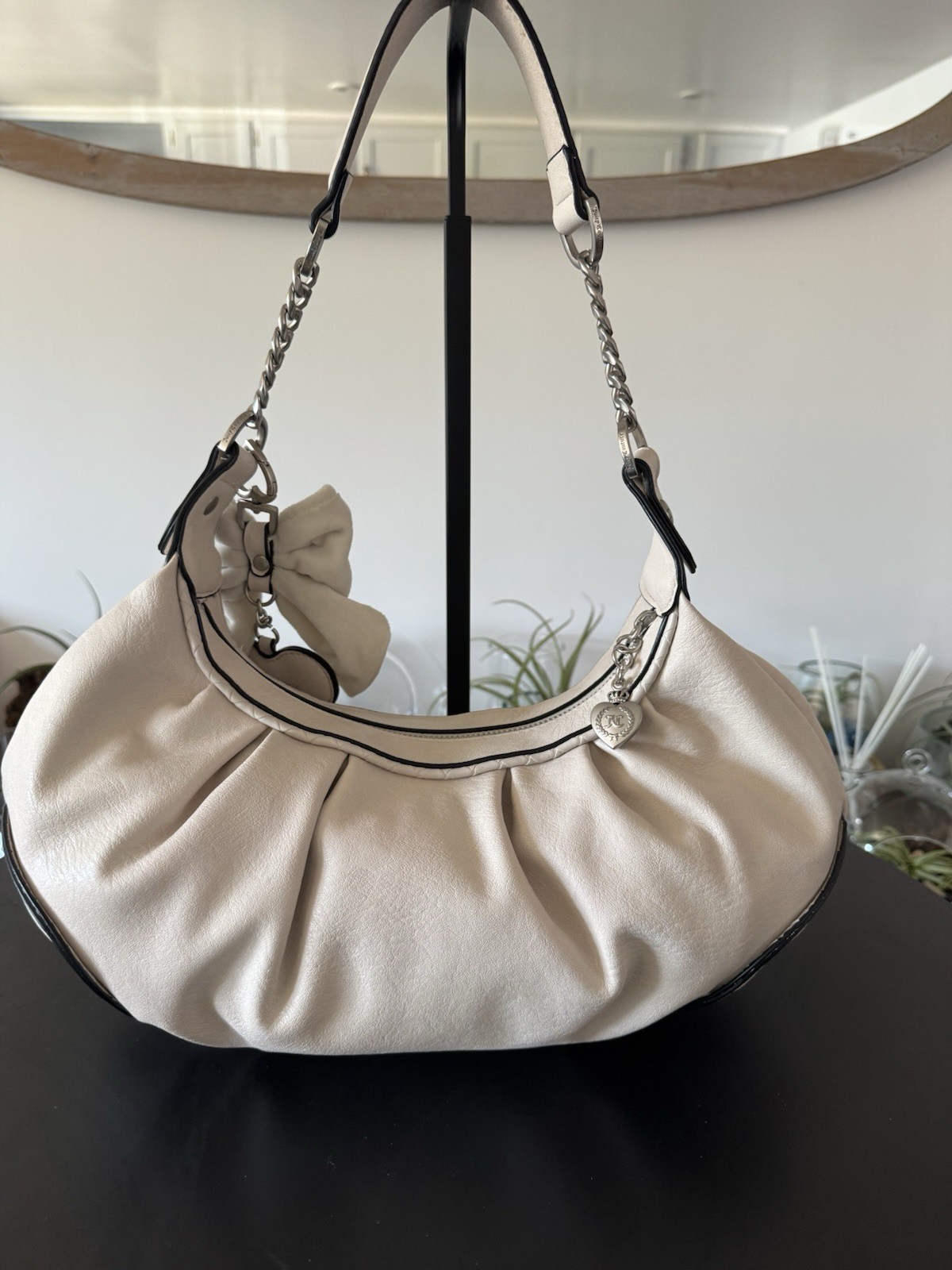 Juicy Couture Ivory Shoulder Bag Chain Strap Bow Accents Pink Lined Zip