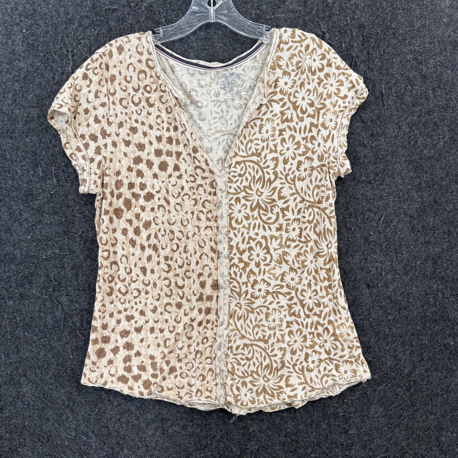 Pilcro T-Shirt Women’s Small Beige Floral Leopard Print V-Neck Short Sleeve