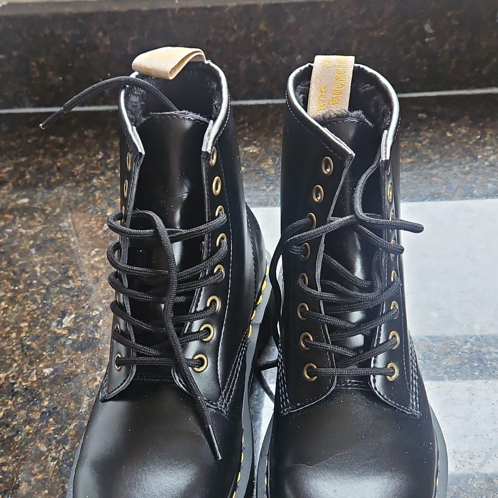 Dr. Martens Black Leather Lace-Up Combat Boots Men Rugged Rubber Sole Round Toe