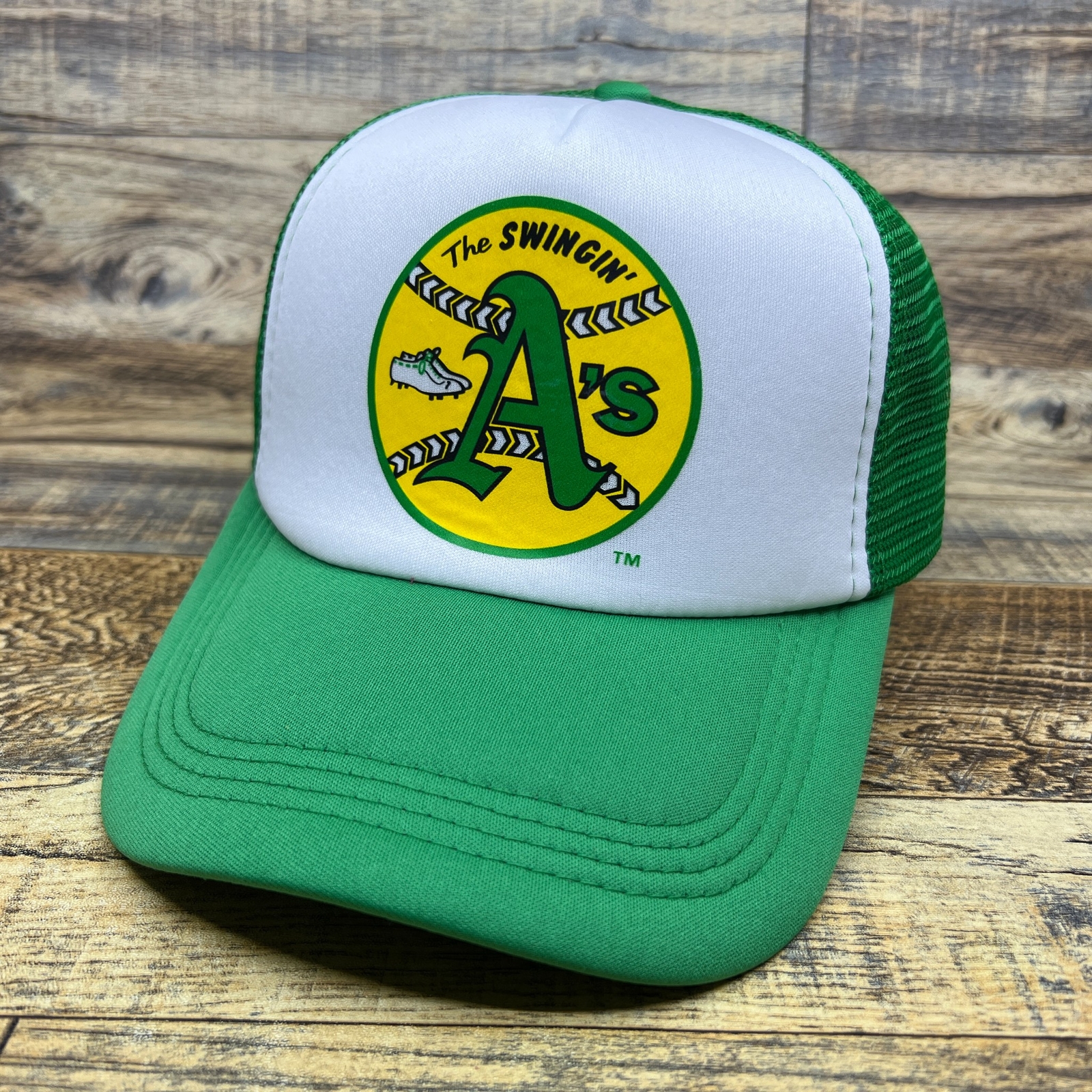 Oakland Athletics Mens Trucker Hat Green Snapback Swingin’ As’ Throwback Logo