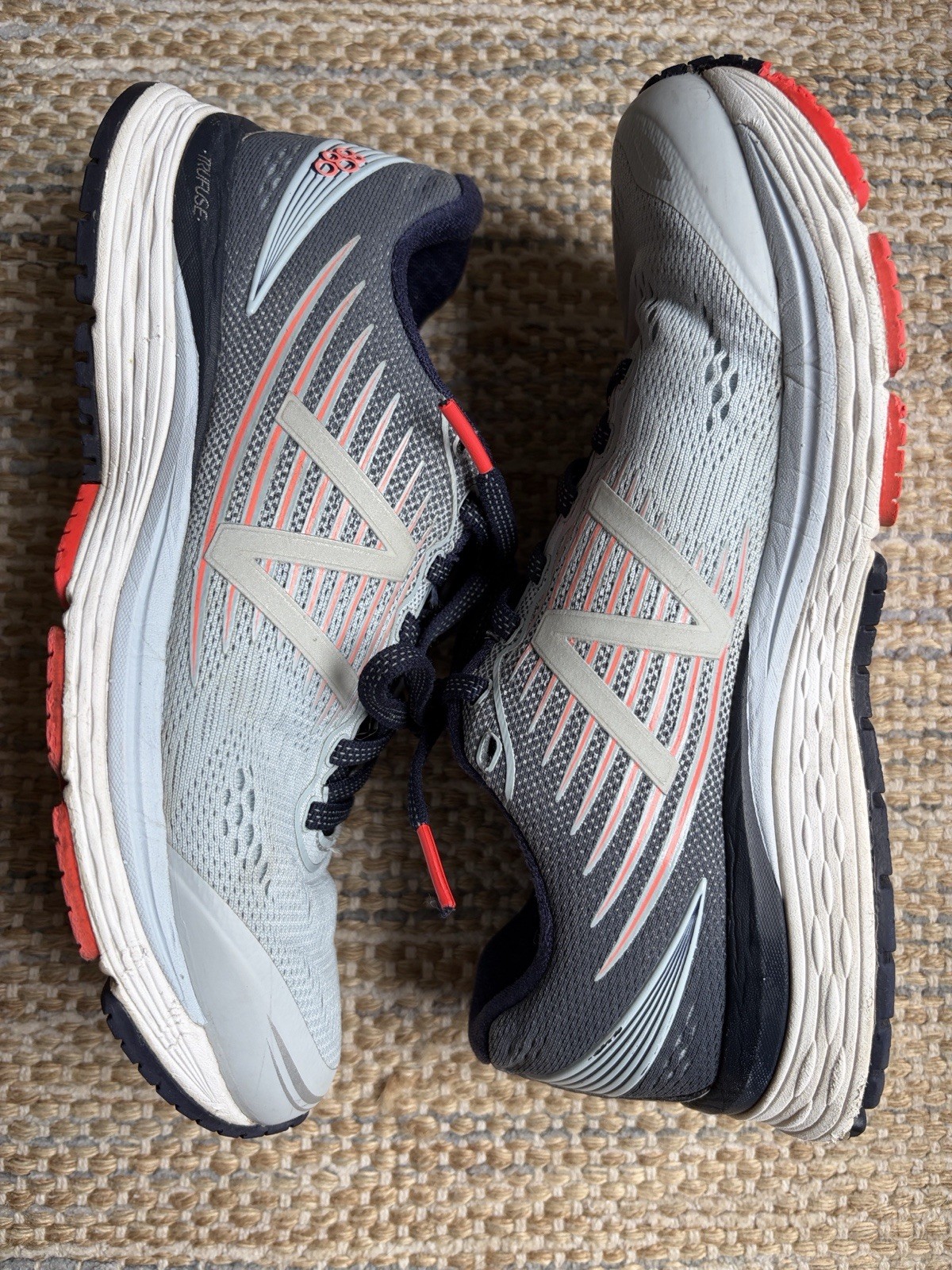New Balance 880 Light Blue Running Shoes with Navy and Coral Details. Size:7.5
