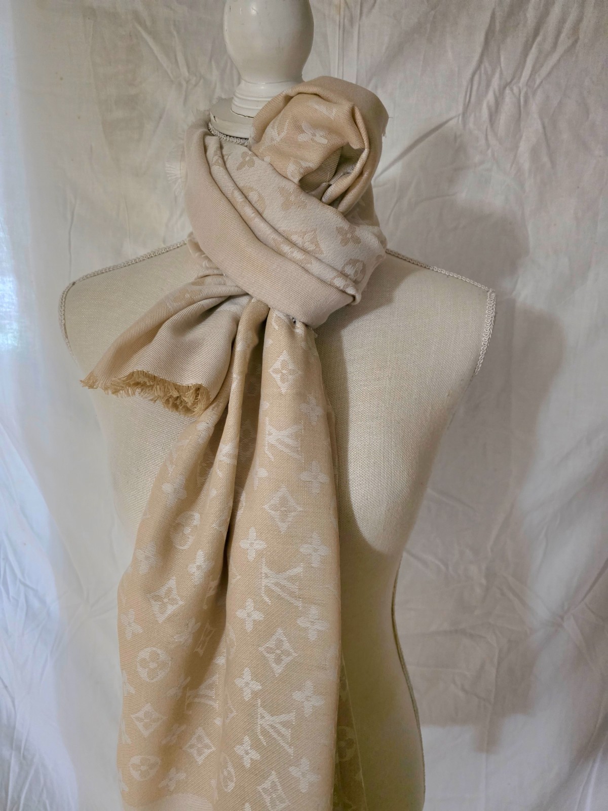 100% Authentic Louis Vuitton Scarf Shawl Stole 60%Silk 40%Wool RoylBlue PreOwned