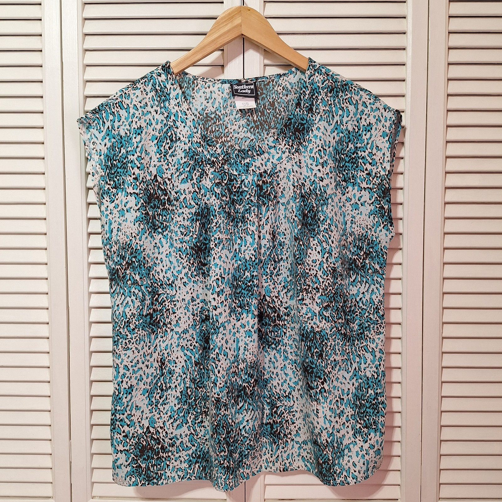 Southern Lady Womens Size M Cap Sleeve Pullover Top Blouse Blue Animal Print