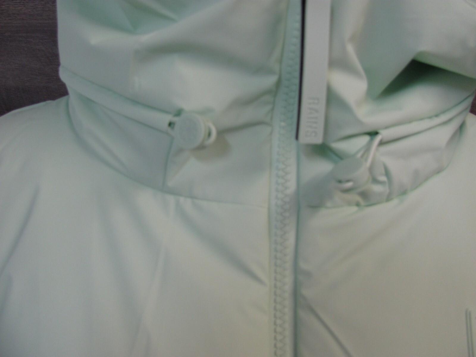RAINS UNISEX LOOP VEST NEW WITH TAGS SIZE LARGE PIT TO PIT 24 IN LENGTH 26 IN. H