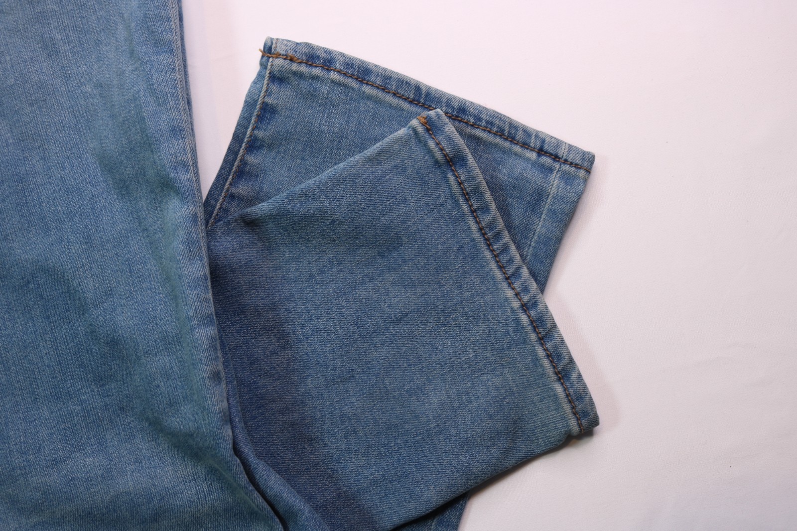 Lee Extreme Motion Straight Taper Men’s Jeans – Size 34Wx35L – Color Blue