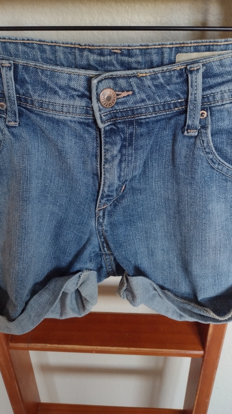 H &M SHORTS Women’s Blue Denim Shorts Mid Rise Cuffed 5-Pocket Button Size 10