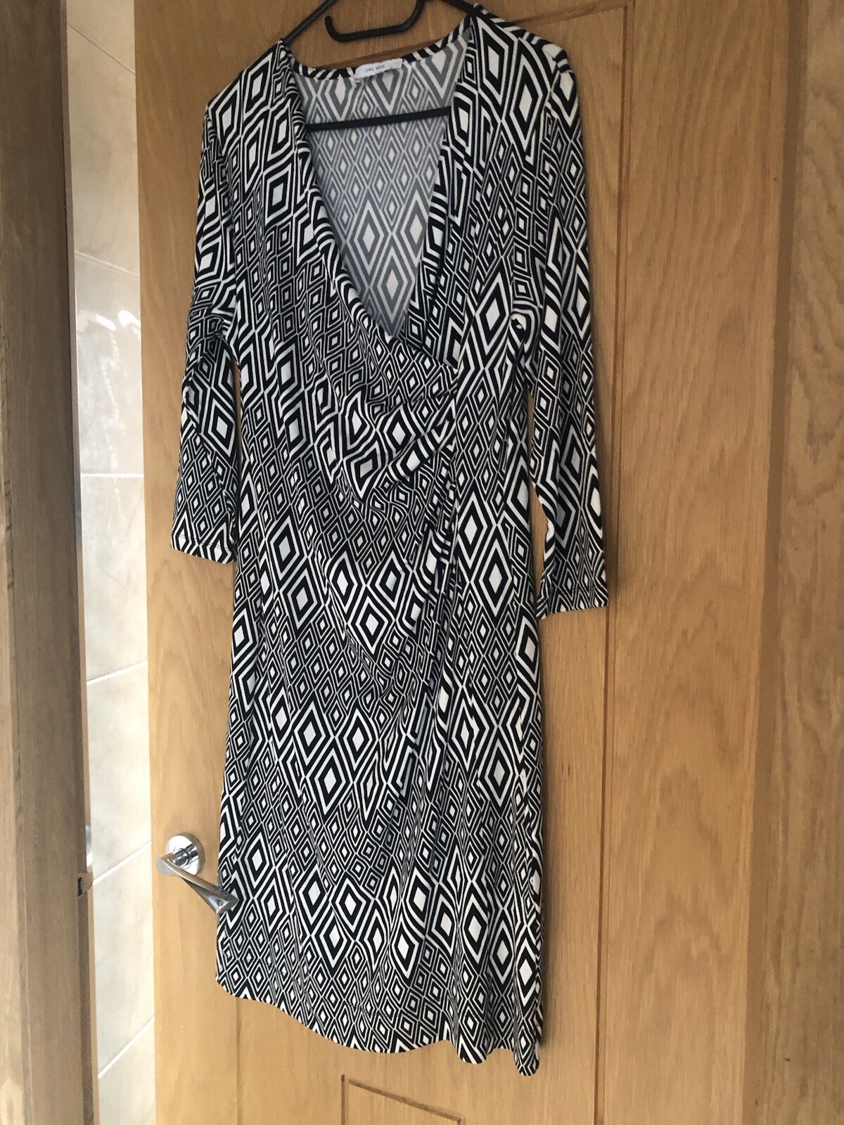Luna Nero black & white wrap dress size 10 T168