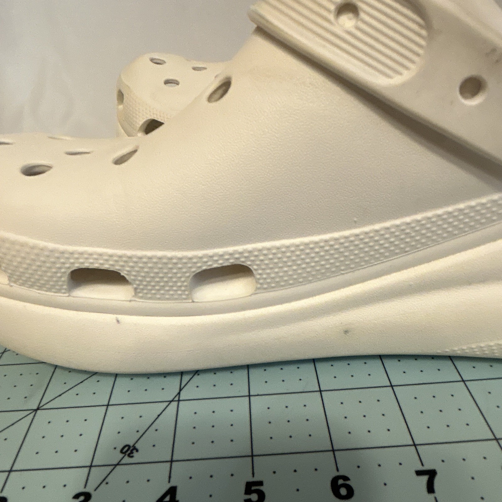 Crocs Classic White Clog Slip-On Rubber Upper Unisex Adults US 9