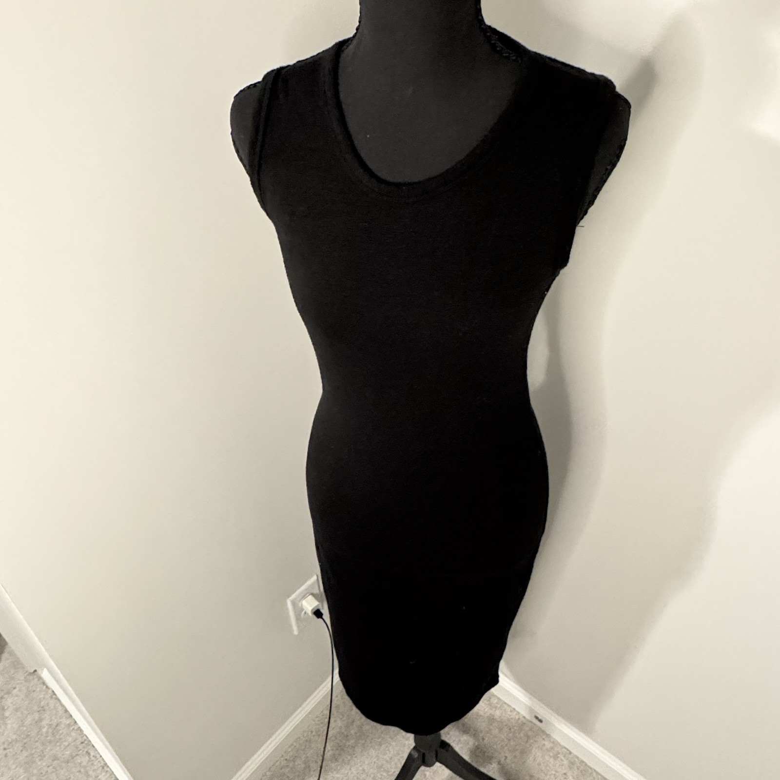 Wilfred Free Women’s Black Solid Scoop Neck Sleeveless Bodycon Midi Dress L