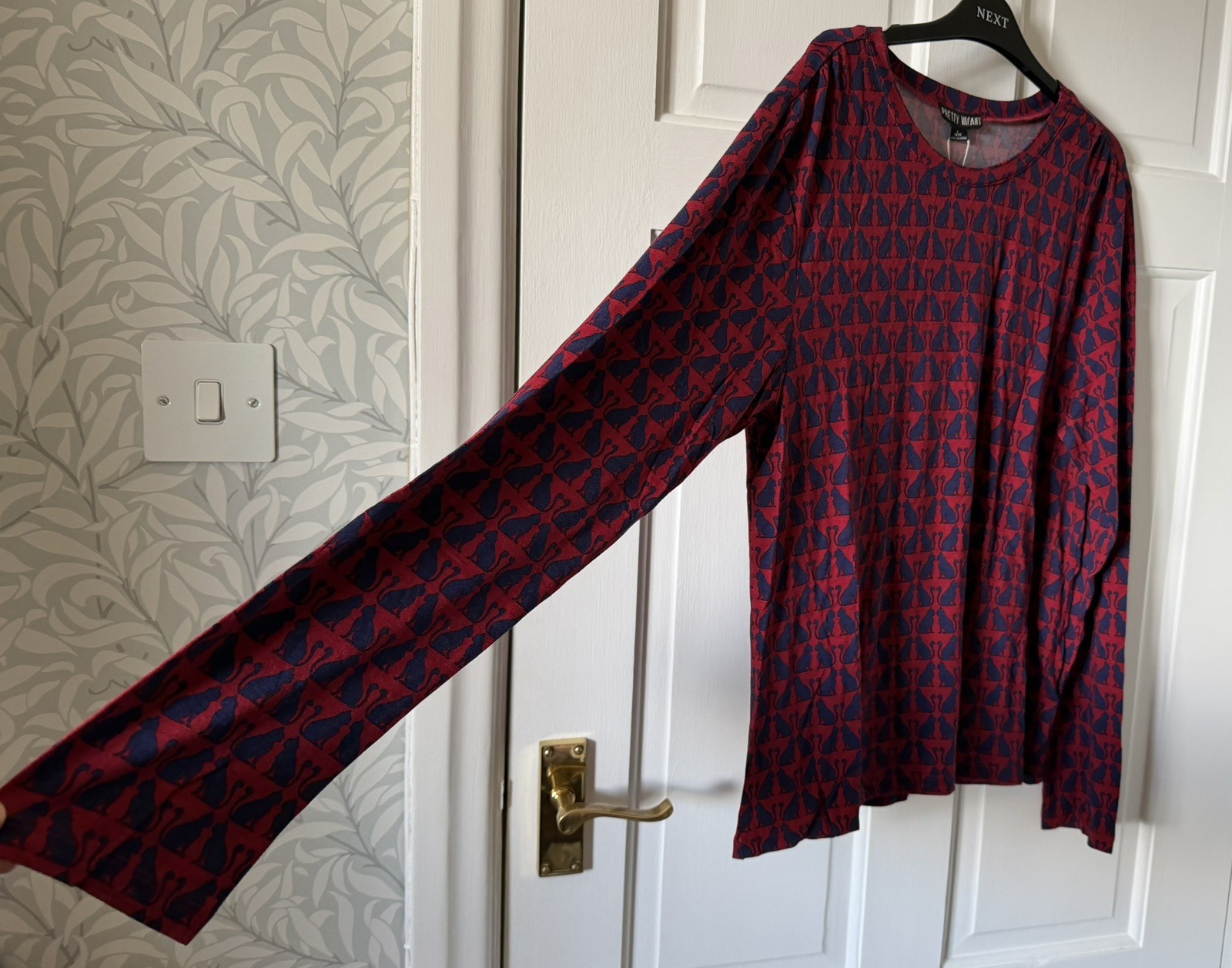 PRETTY VACANT Raspberry Navy Blue Art Deco Cat Print Long Sleeve Top UK14 BNWT