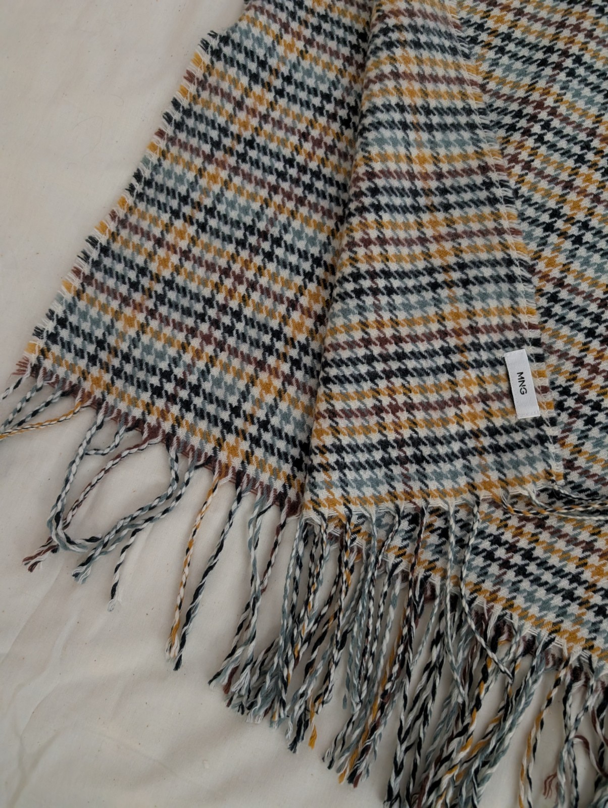 Mango MNG Multicoloured houndstooth plaid scarf w/ fringe 28″W x 77″ L+ fringe