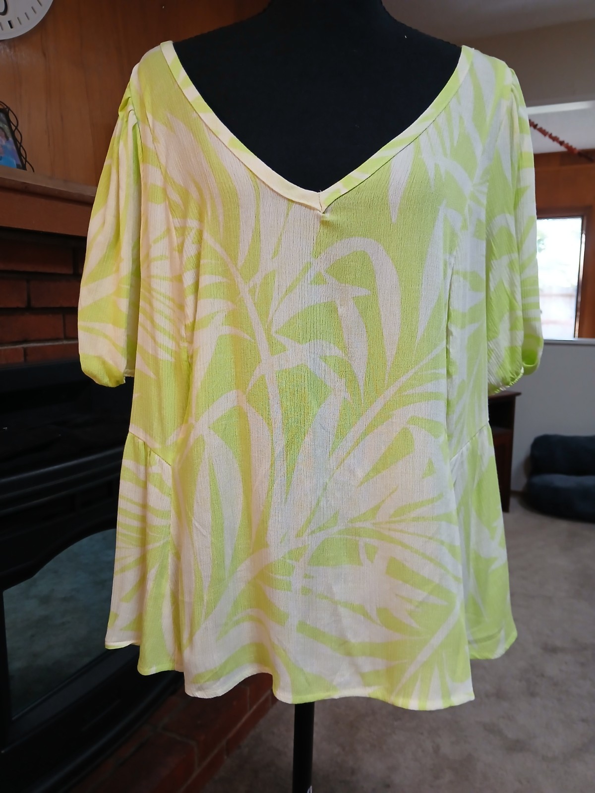 Torrid Women’s Green White Tropical Gauze V-Neck Puff Sleeve Tie-Back Blouse 00