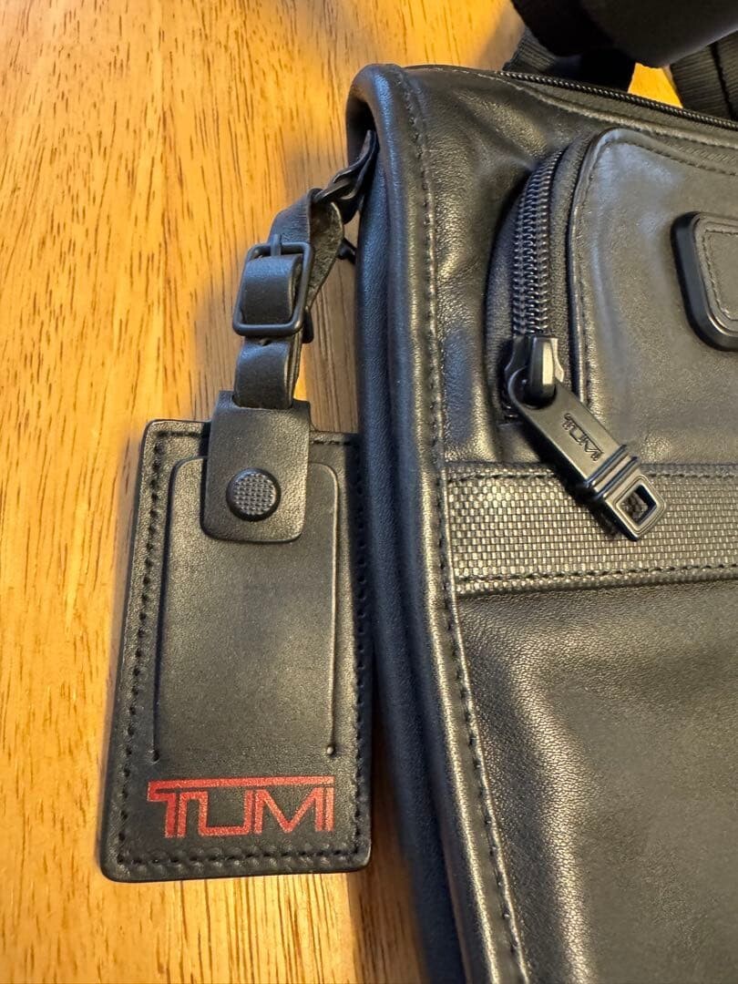TUMI Alpha 2 Leather Travel Pocket Shoulder Bag Black 92110D2 Men’s Zip Pouch