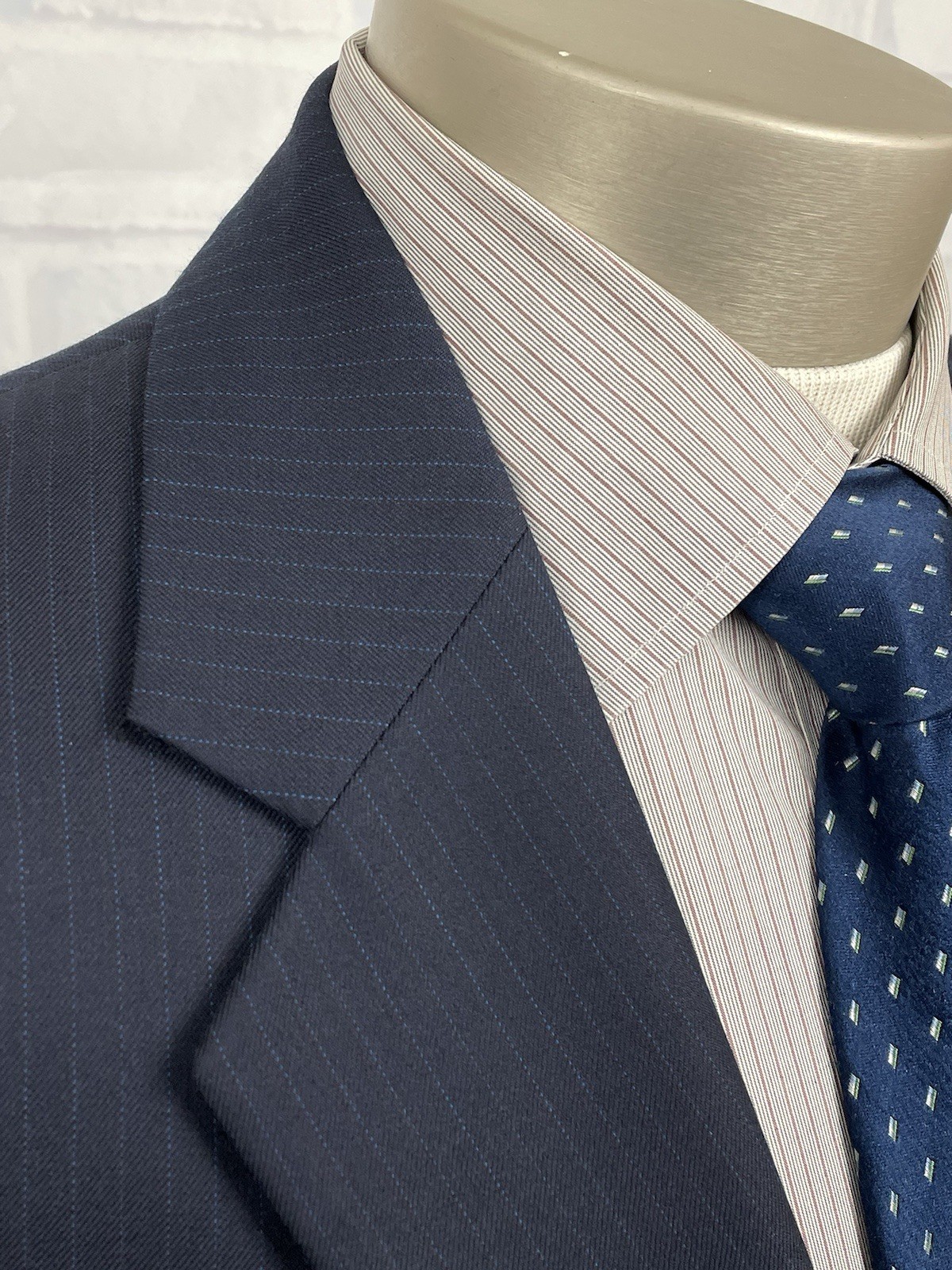 Tom James Corporate Image Men’s Navy Pinstripe Suit Sz 44 R Pants 38 X 29.5