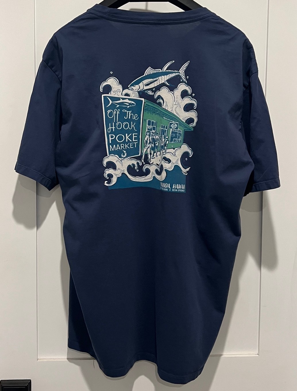 Reyn Spooner Off the Hook Poke Market Blue T-Shirt Mens XL Ltd Issue
