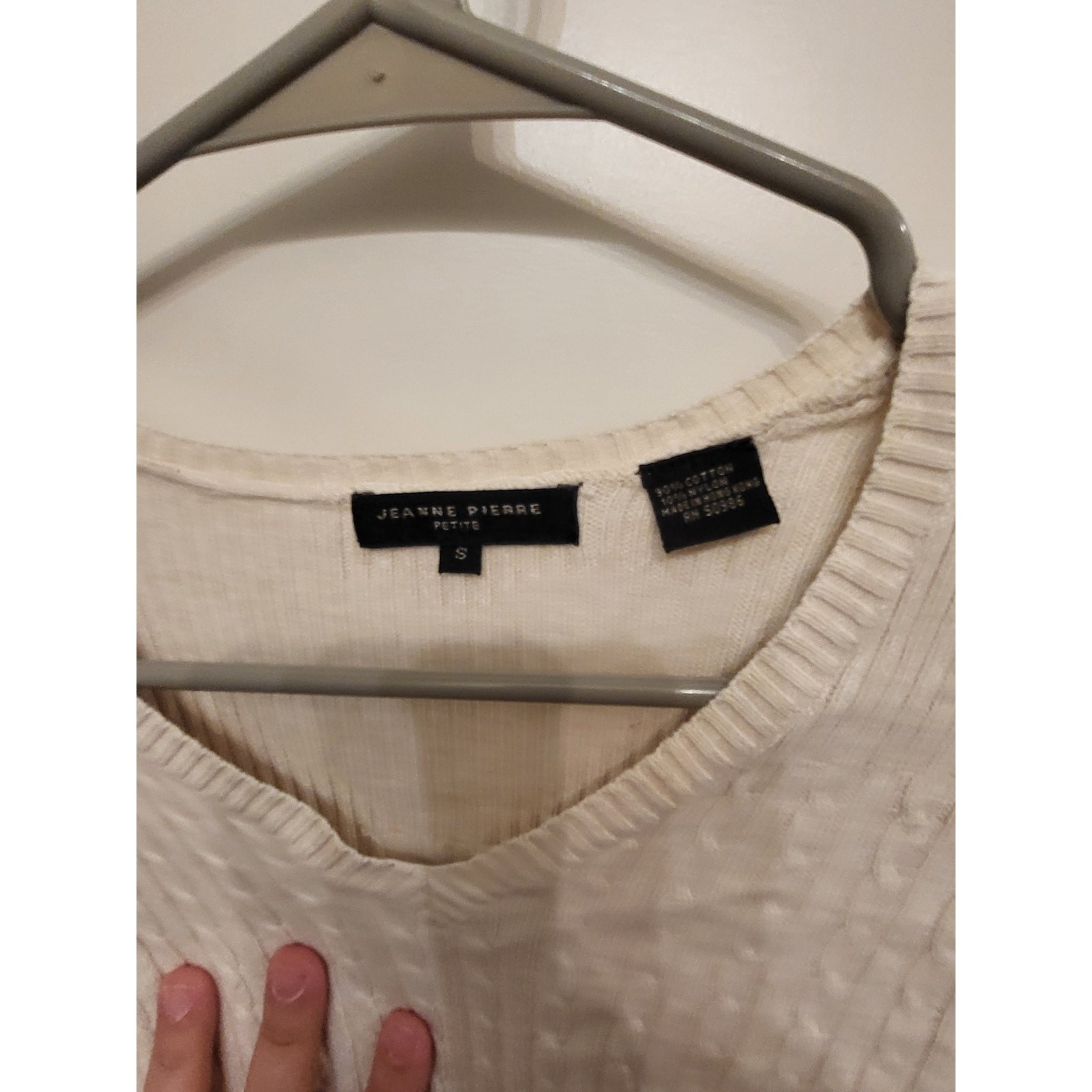 Jeanne Pierre sweater is a beige cable-knit v-neck pullover Small