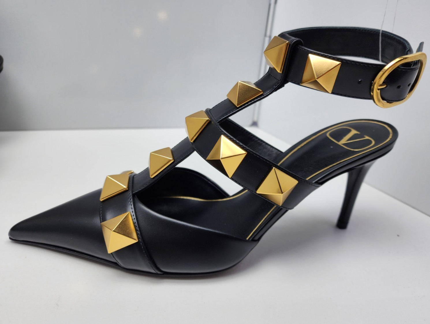 Valentino Garavani Rockstud Ankle Strap Pumps Heel Black Gold Studs EU 37 US W 7