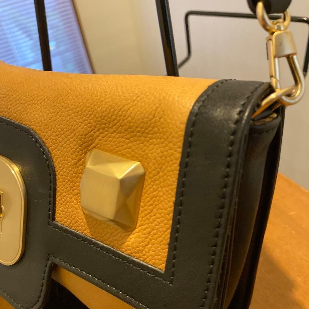 Longchamp Black Tan Metal Studs Turn Lock Crossbody Shoulder Bag 9.84in 25cm