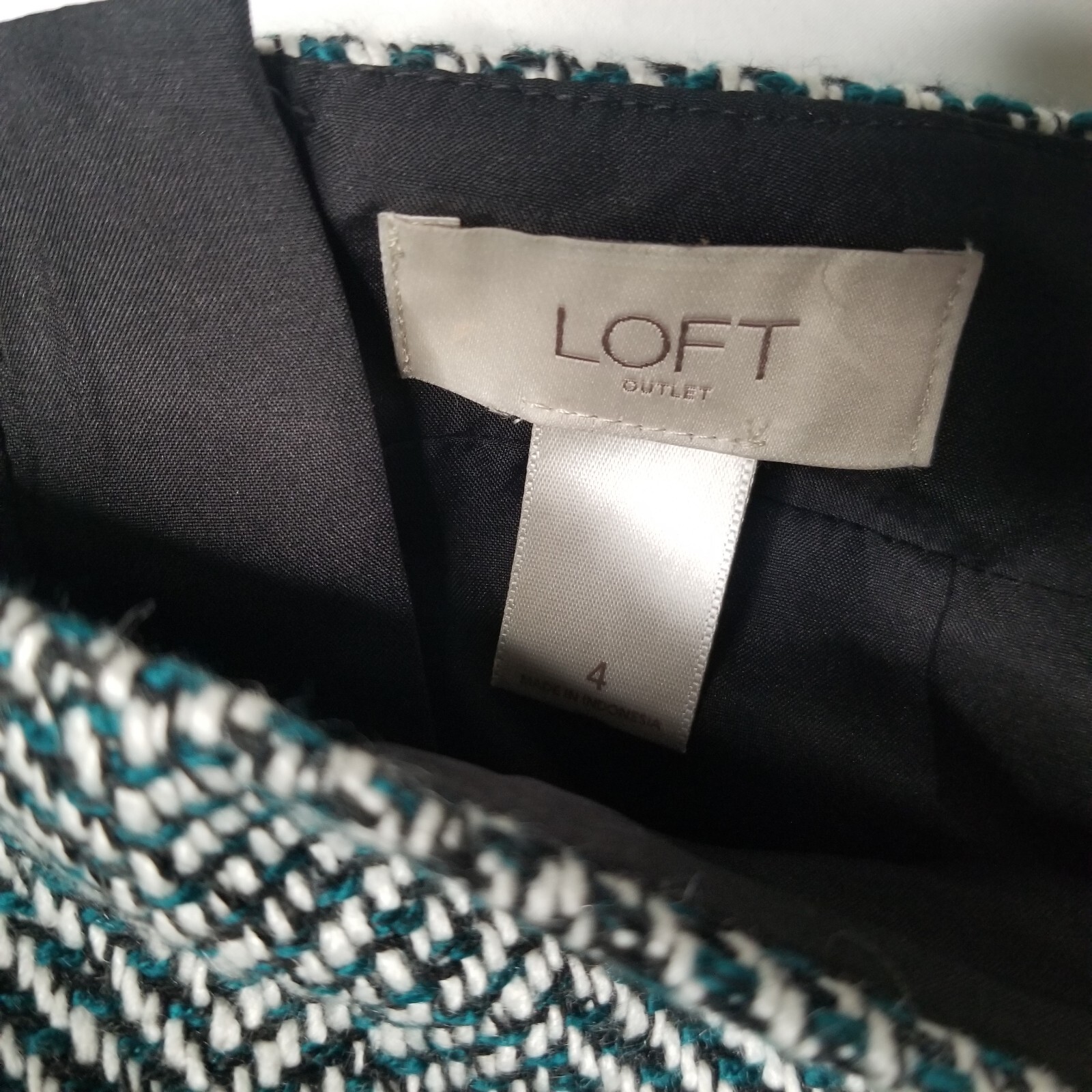 LOFT Wool Acrylic Blend Green Black Tweed Pencil Skirt Classic Size 4 Academia