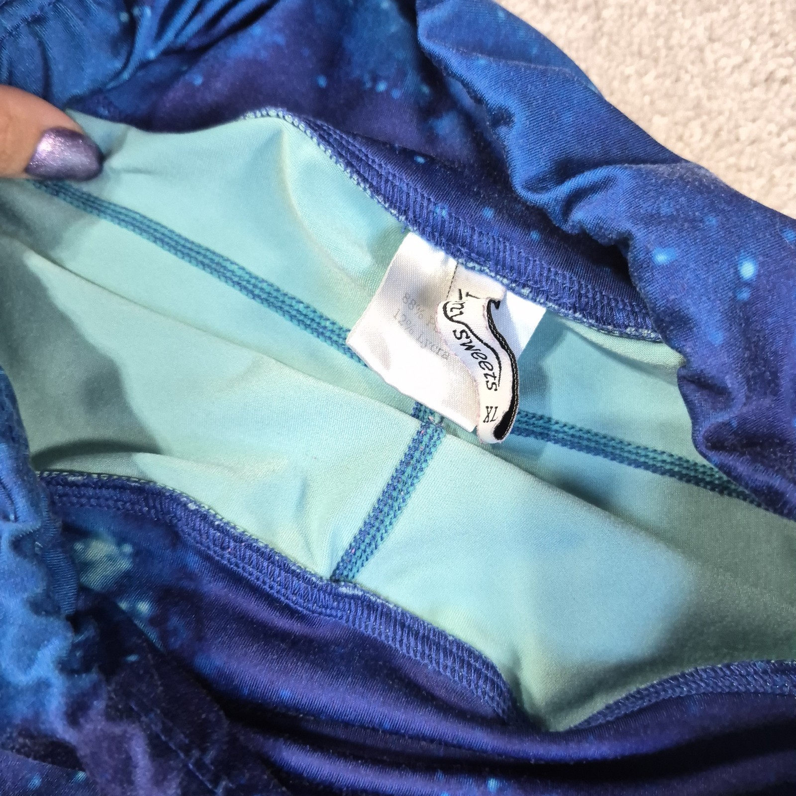 Neon Sweets Womens XLARGE Blue Galaxy Active Capri Legging Pockets Mid Rise Yoga