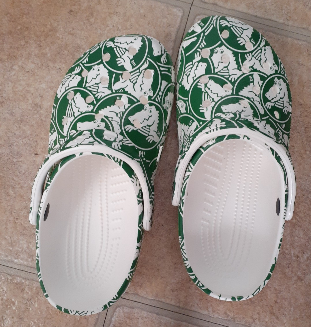 New Green Crocs with crocodiles size W7 M5