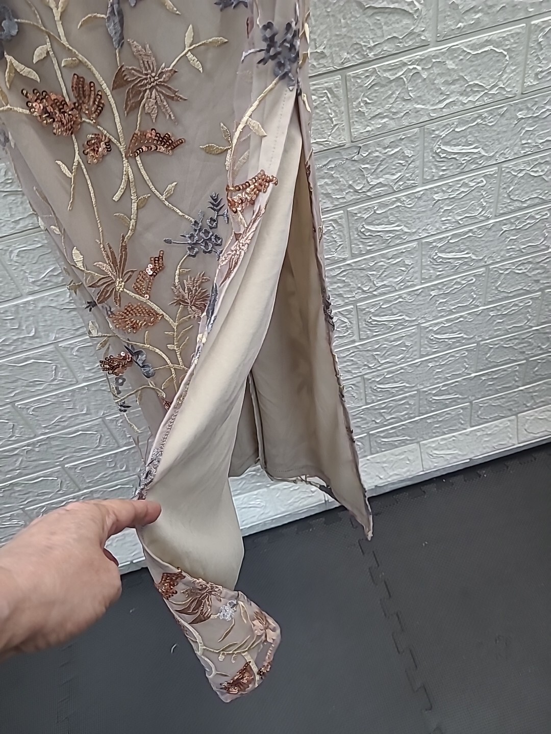 New J.S.Collection Daphne Flutter Colums Gown Mauve Silver Size 6