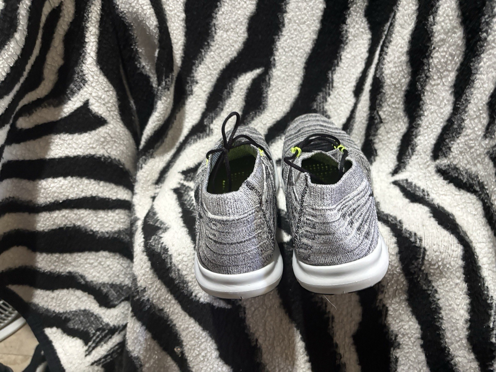 Size 8.5 – Nike Free RN Flyknit 2017 White Black Stealth Stylish Kicks