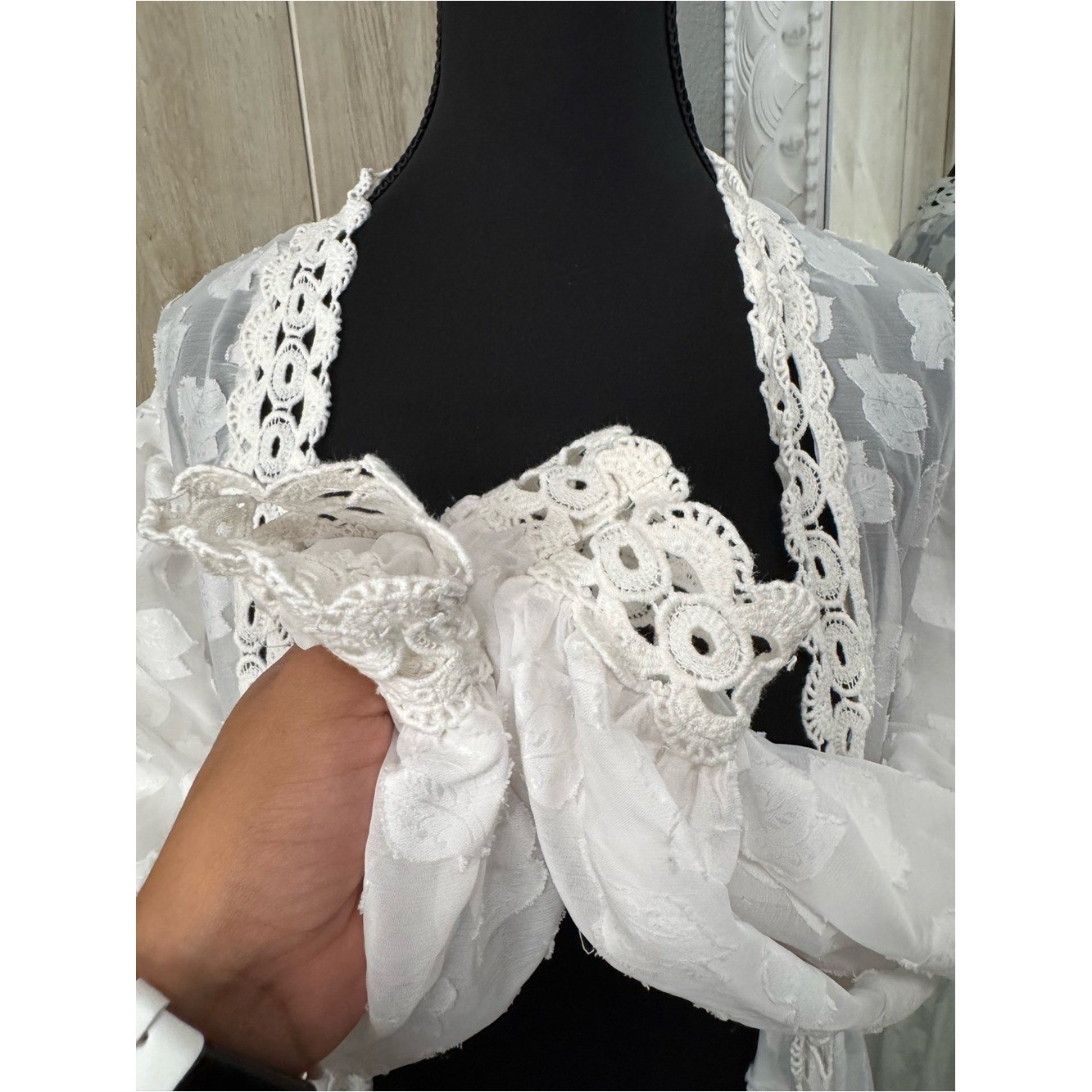 Desi Perkins Sheer White Lace Duster – Large