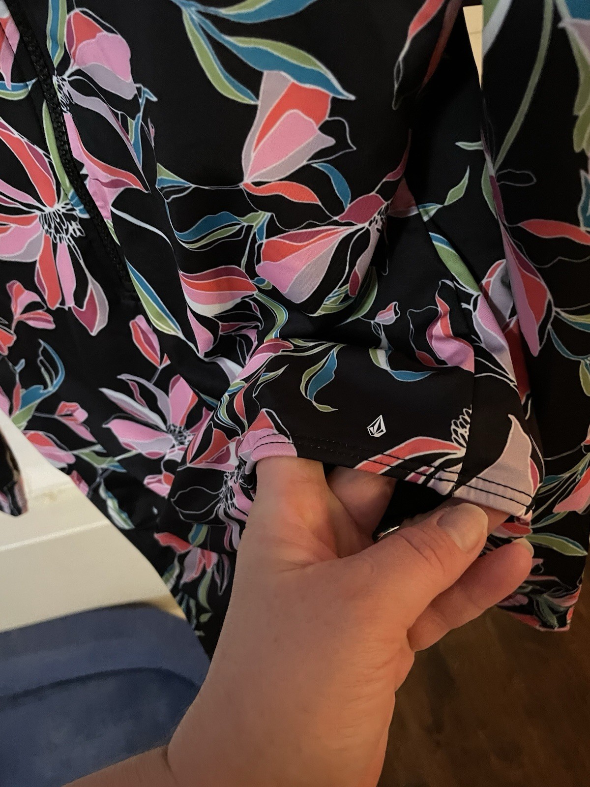 NWT Volcom Women’s Bodysuit Size XL Black Coral Floral Swimsuit
