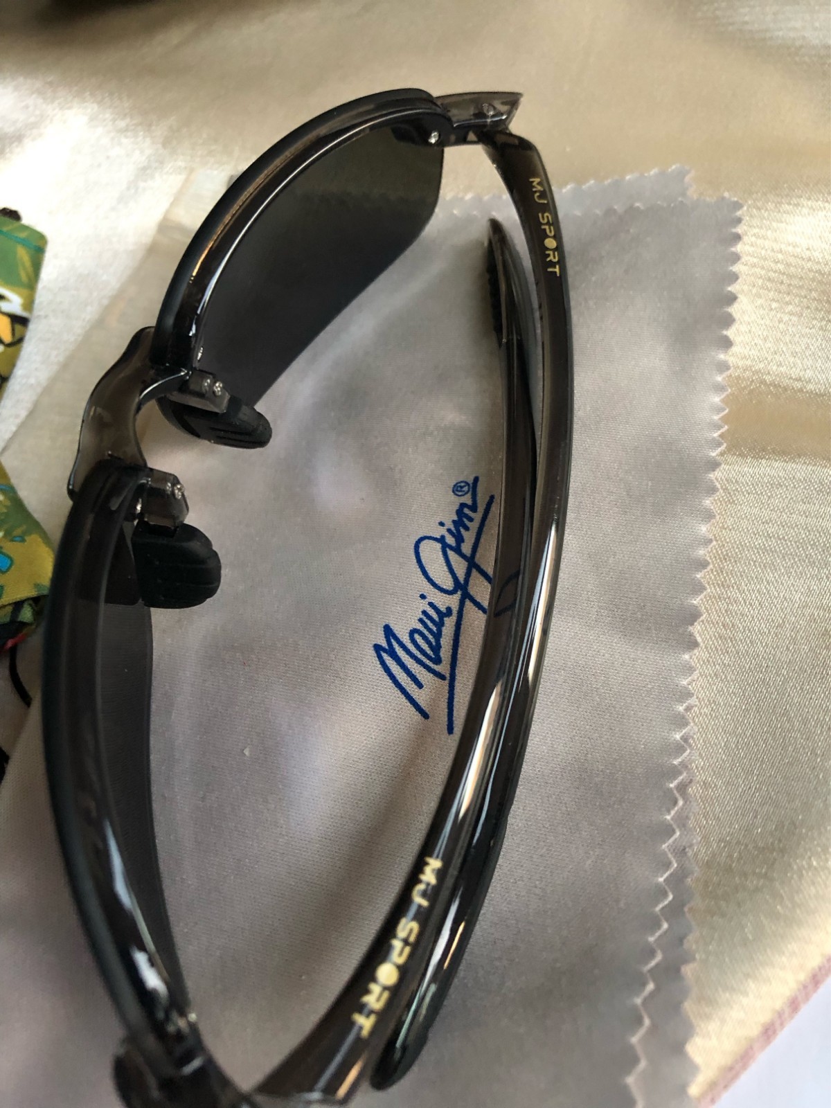Maui Jim B407-11 Ho’okipa Sunglasses Grey Frame / Blue Hawaii Polarized Lenses