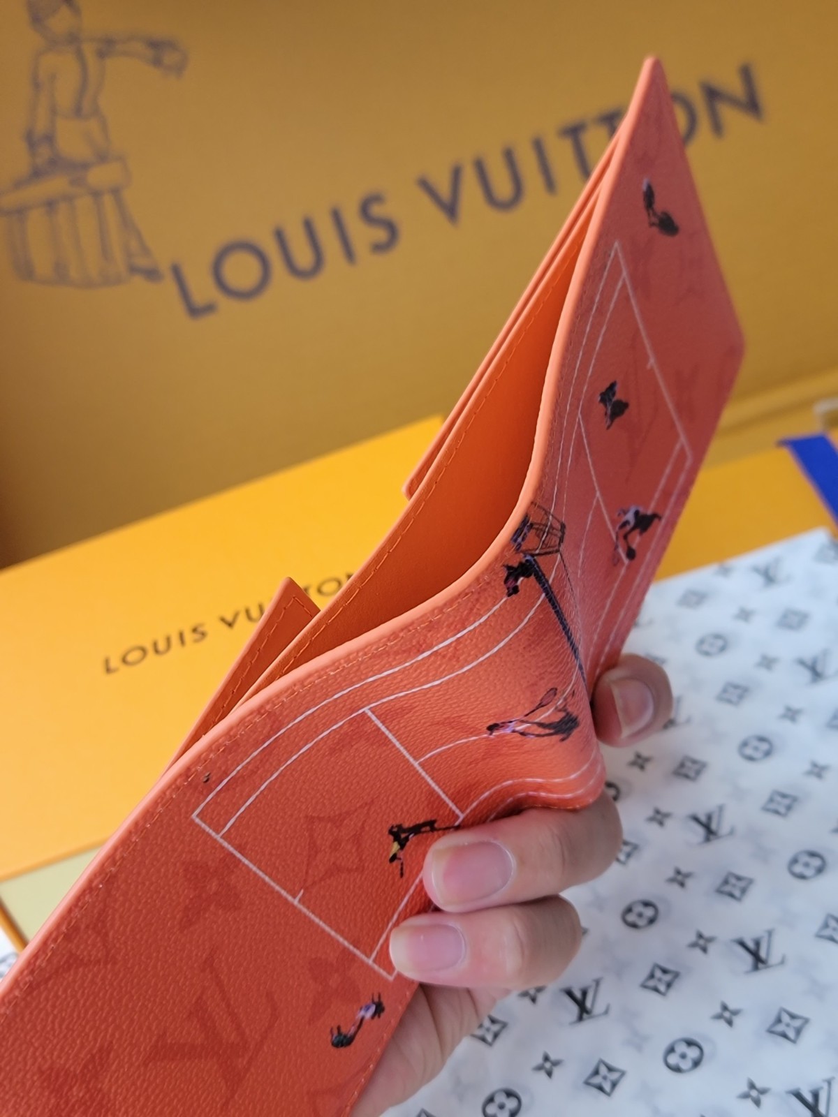 Louis Bifold Leather Wallet Court Graphic