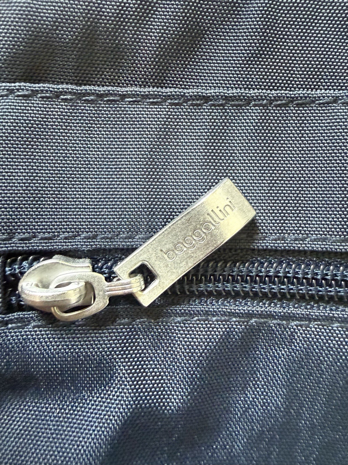 Baggallini Double Zip Medium Crossbody Bag In Navy EUC! MSRP $75