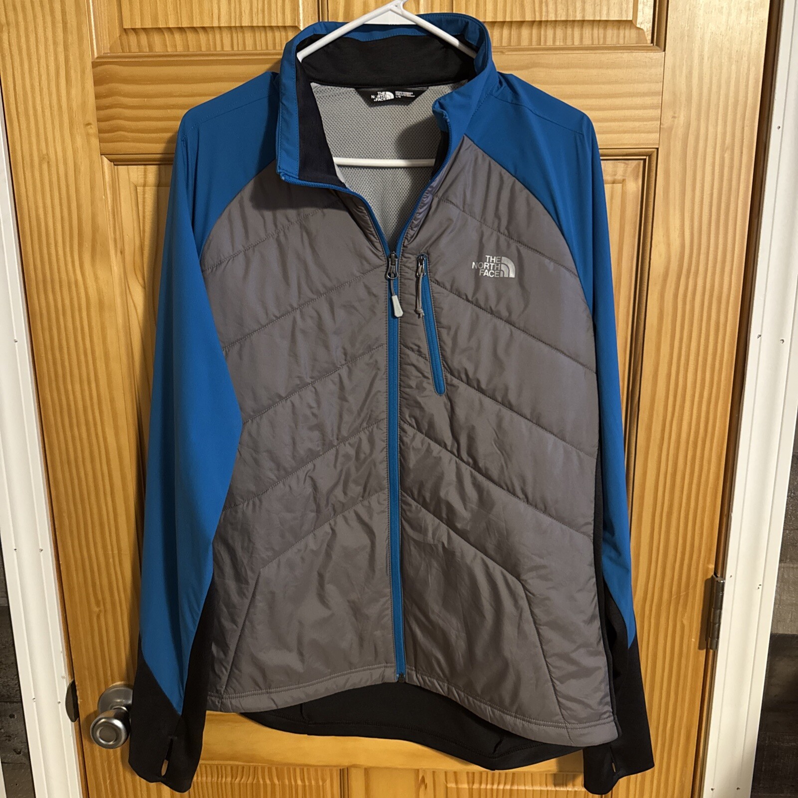 THE NORTH FACE MENS LARGE GRAY/BLUE BLACK LIGHT WEIGHT JACKET WITH THUMBHOLES